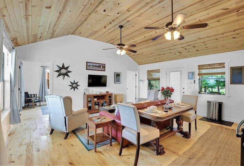 Luxurious Cottage On 3 Acre S In Fred Wine Country