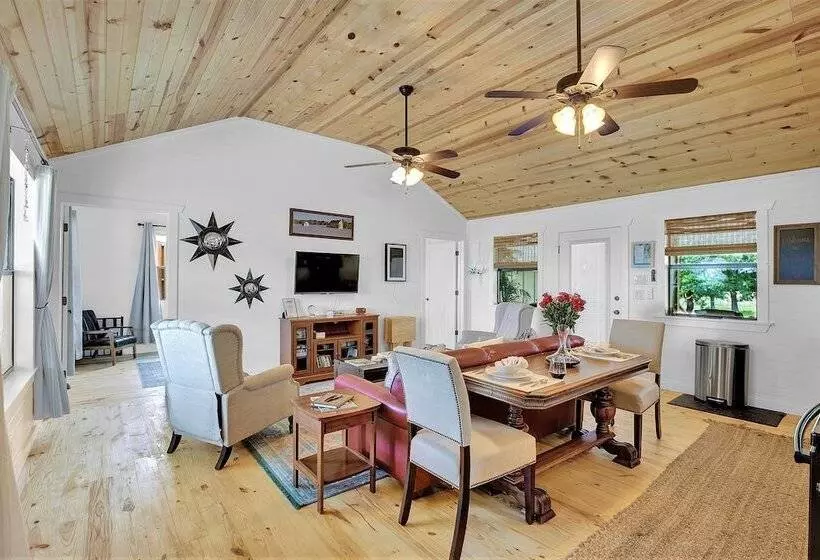 Luxurious Cottage On 3 Acre S In Fred Wine Country