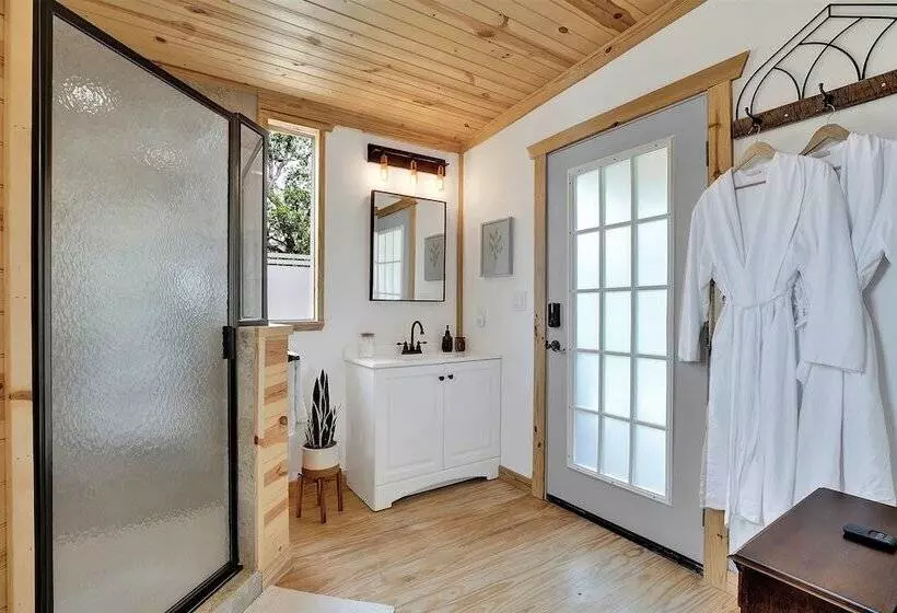 Luxurious Cottage On 3 Acre S In Fred Wine Country