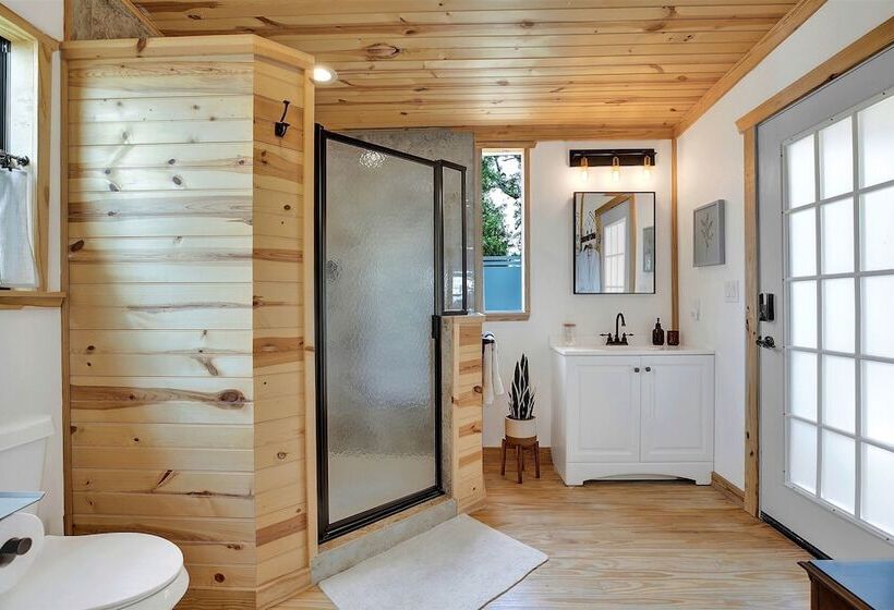 Luxurious Cottage On 3 Acre S In Fred Wine Country