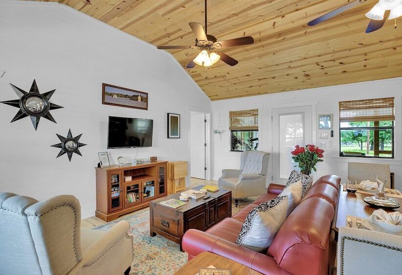 Luxurious Cottage On 3 Acre S In Fred Wine Country