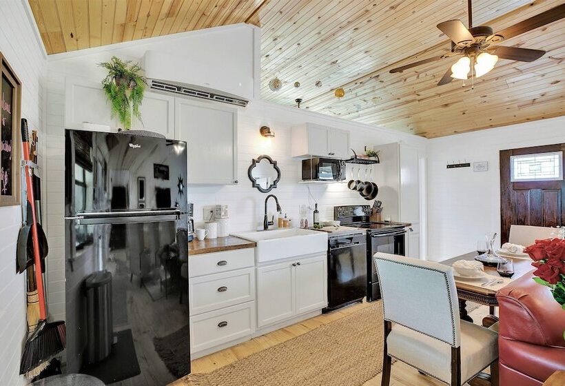 Luxurious Cottage On 3 Acre S In Fred Wine Country