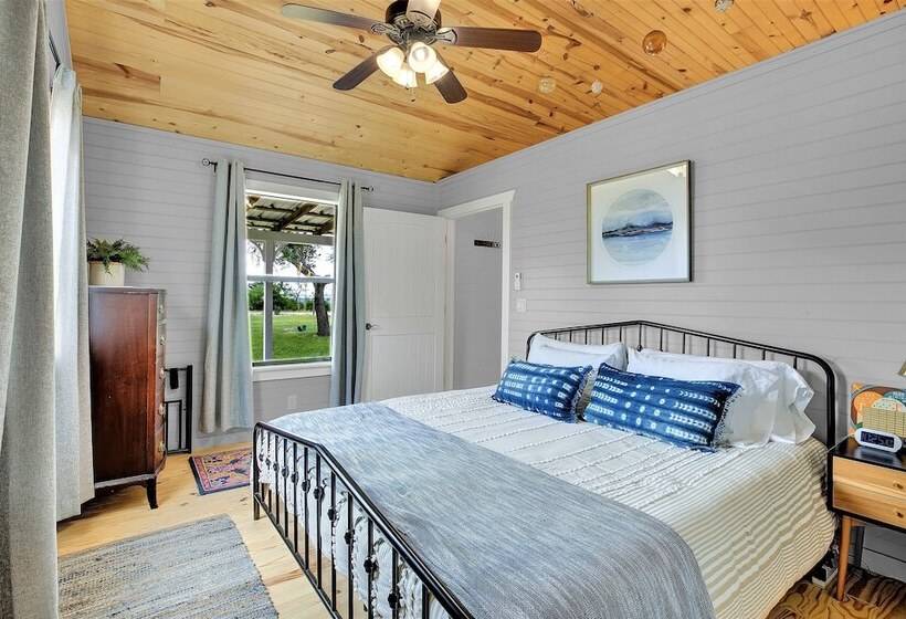 Luxurious Cottage On 3 Acre S In Fred Wine Country