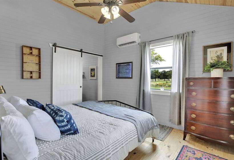 Luxurious Cottage On 3 Acre S In Fred Wine Country