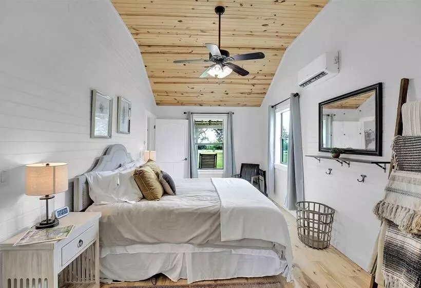 Luxurious Cottage On 3 Acre S In Fred Wine Country