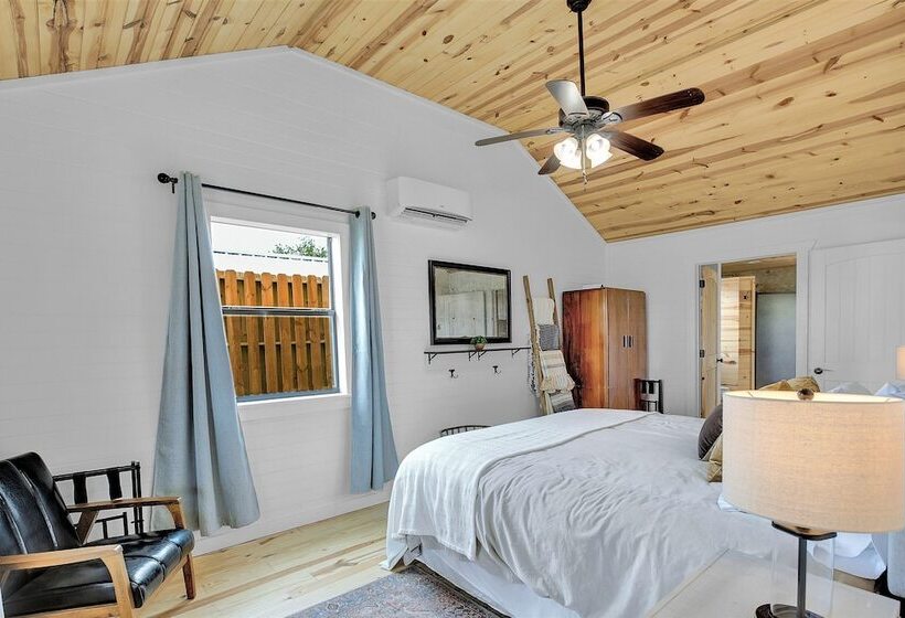 Luxurious Cottage On 3 Acre S In Fred Wine Country