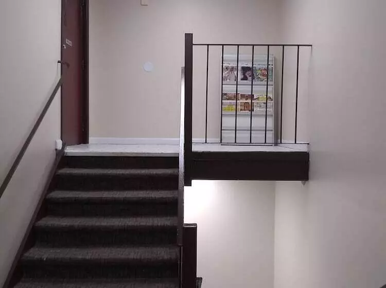 モーテル Red Crown Inn