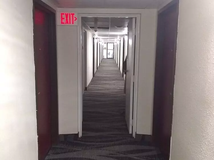 モーテル Red Crown Inn