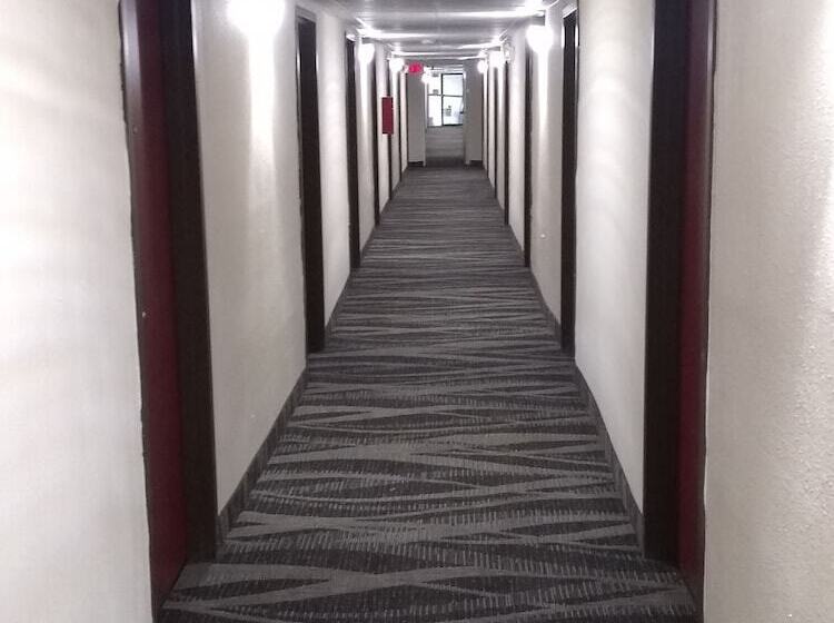 مُتل Red Crown Inn