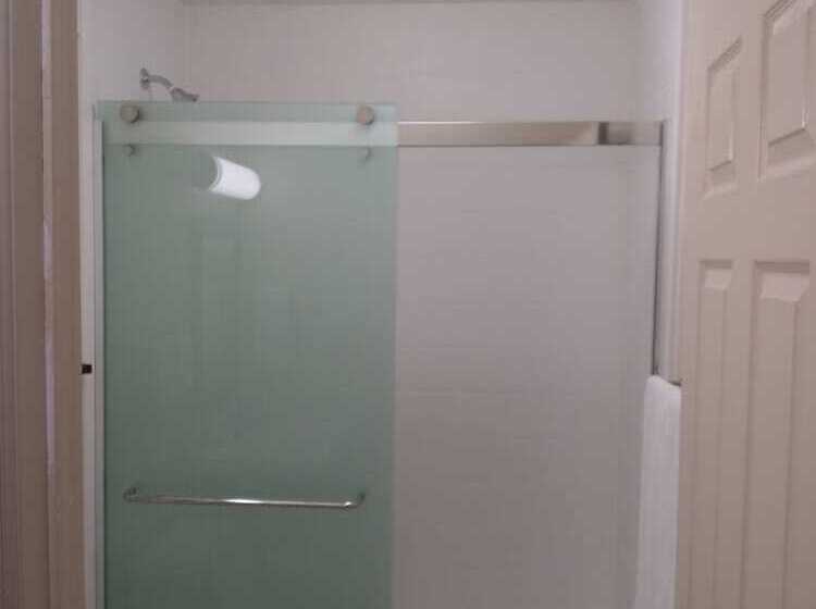 مُتل Red Crown Inn