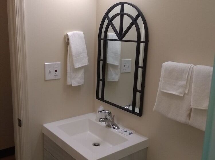 مُتل Red Crown Inn