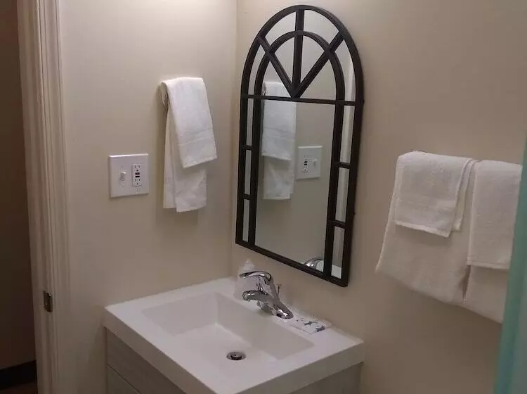 モーテル Red Crown Inn