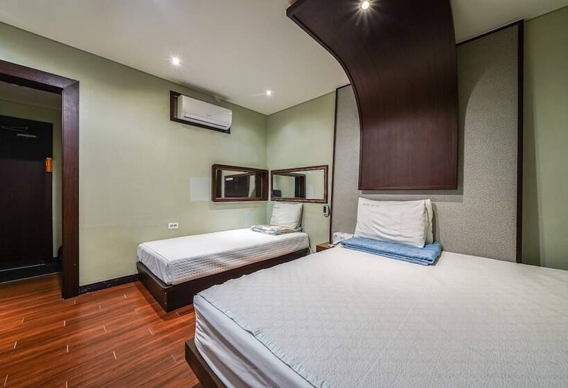 Motel Tongyeong Wow
