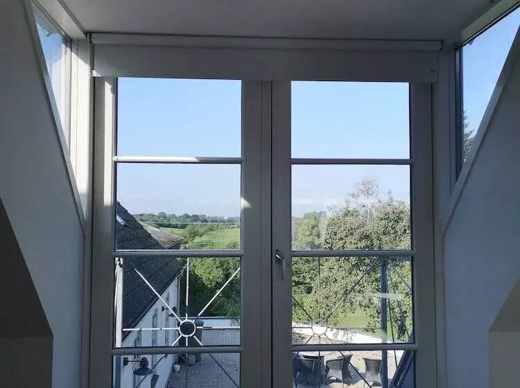 Majatalo Midtgolf Guest House