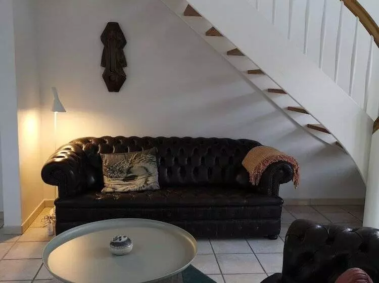 Majatalo Midtgolf Guest House