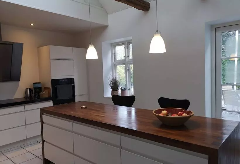 Majatalo Midtgolf Guest House