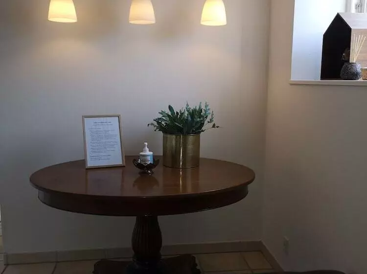 Majatalo Midtgolf Guest House