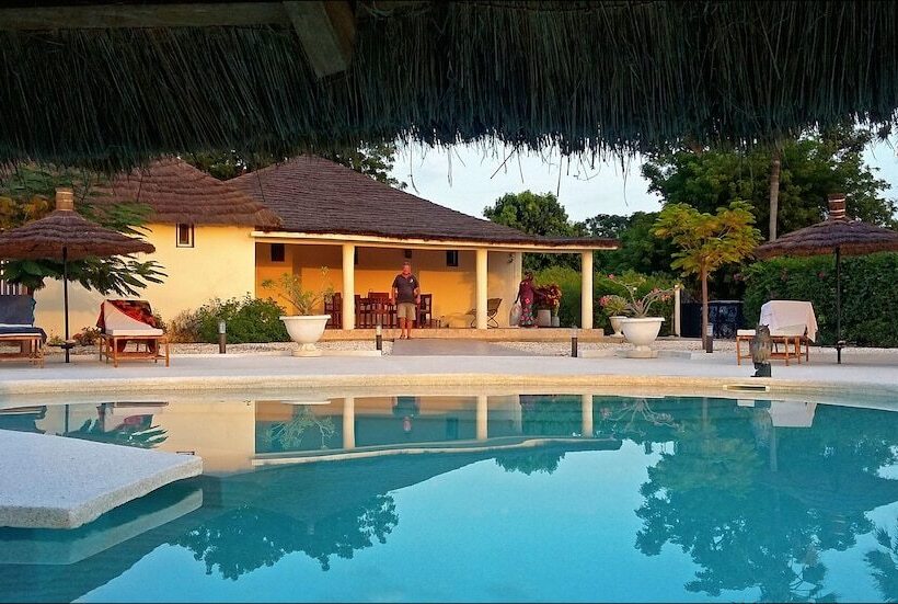 پانسیون Nino Ranch Lodge