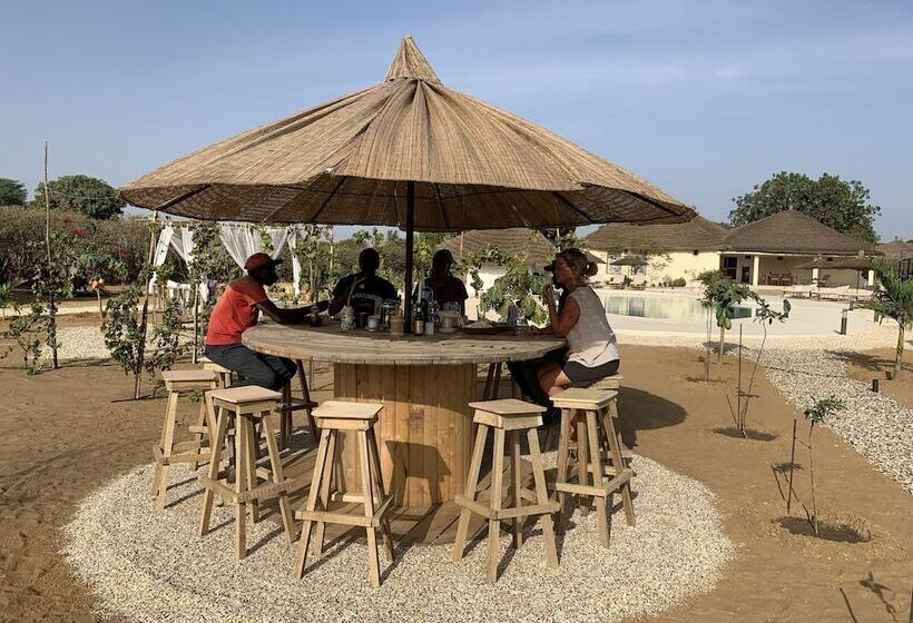 پانسیون Nino Ranch Lodge