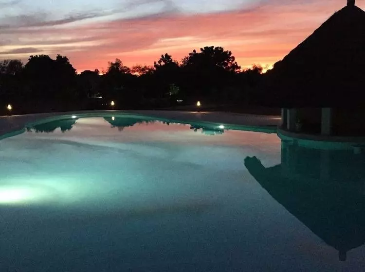 پانسیون Nino Ranch Lodge