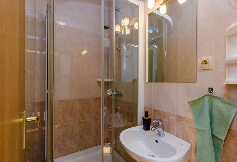 Пансион The Point Room