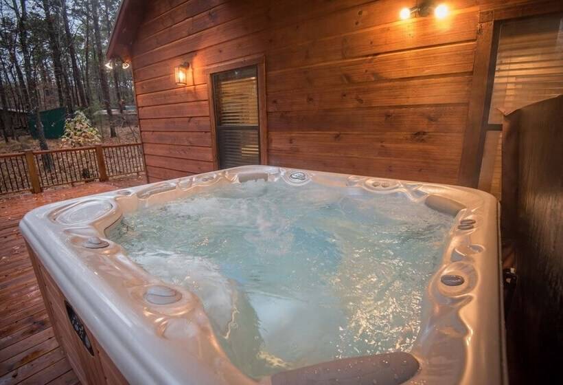 All Decked Out Cabin In The Woods With Fireplace, Bbq, And Swing Bed By Redawning