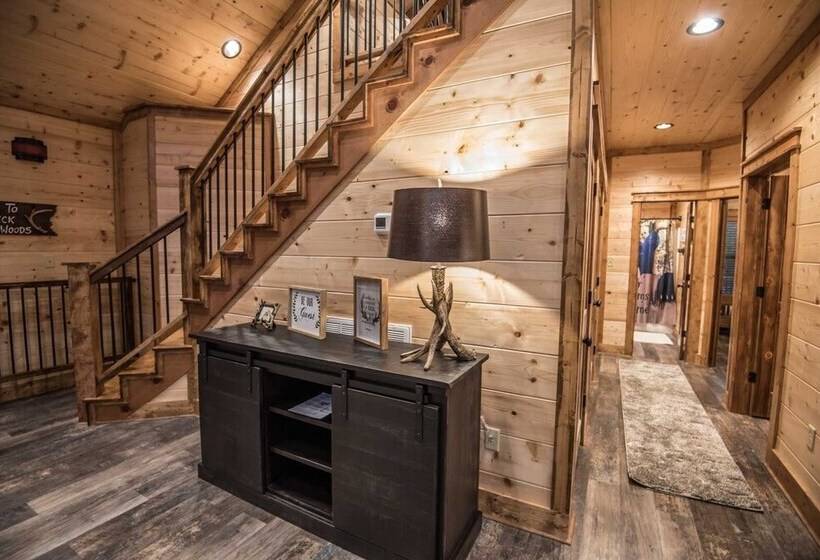 All Decked Out Cabin In The Woods With Fireplace, Bbq, And Swing Bed By Redawning