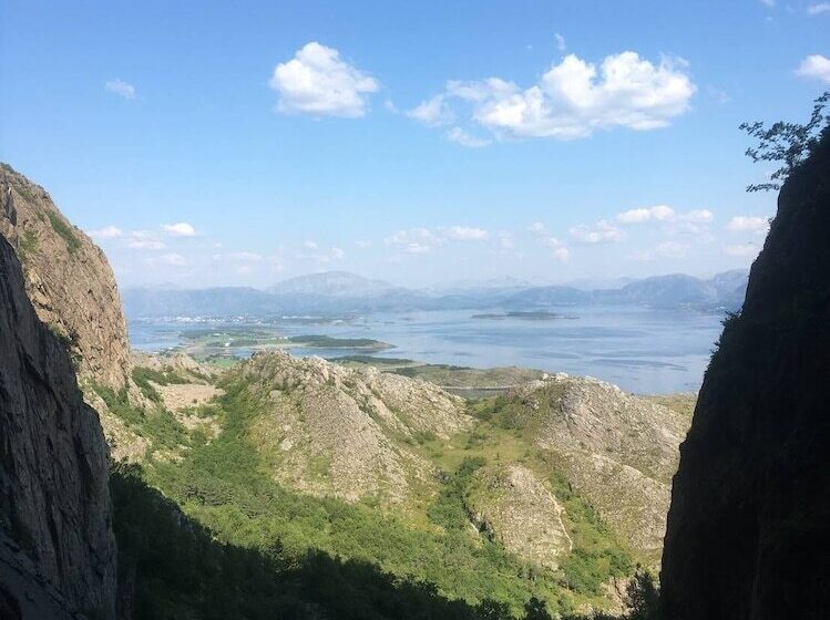 Bed and Breakfast Torgarhaugen