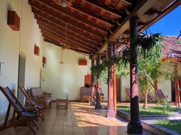 مسافرخانه Vegas Grandpa