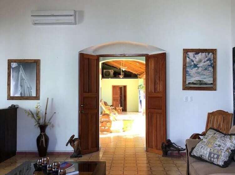 مسافرخانه Vegas Grandpa