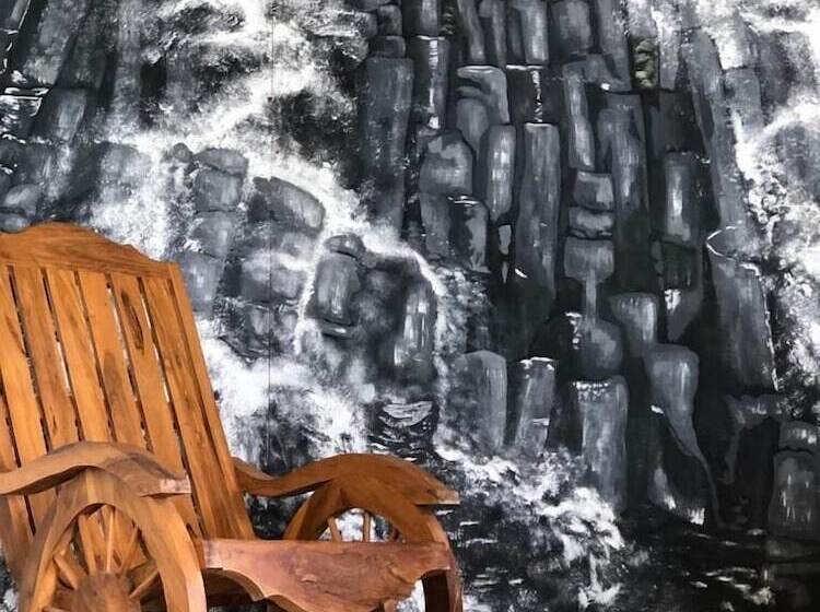 مسافرخانه Vegas Grandpa