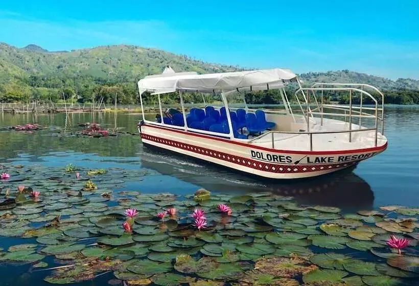 Hotelli Dolores Lake Resort
