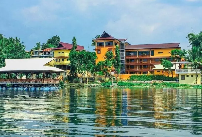 Hotelli Dolores Lake Resort