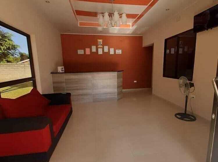 هتل Nsanika Executive Lodge