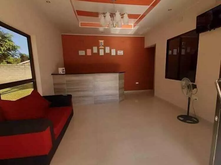 هتل Nsanika Executive Lodge