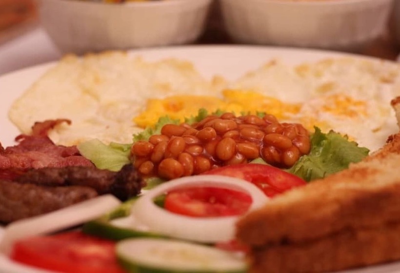 هتل Nsanika Executive Lodge