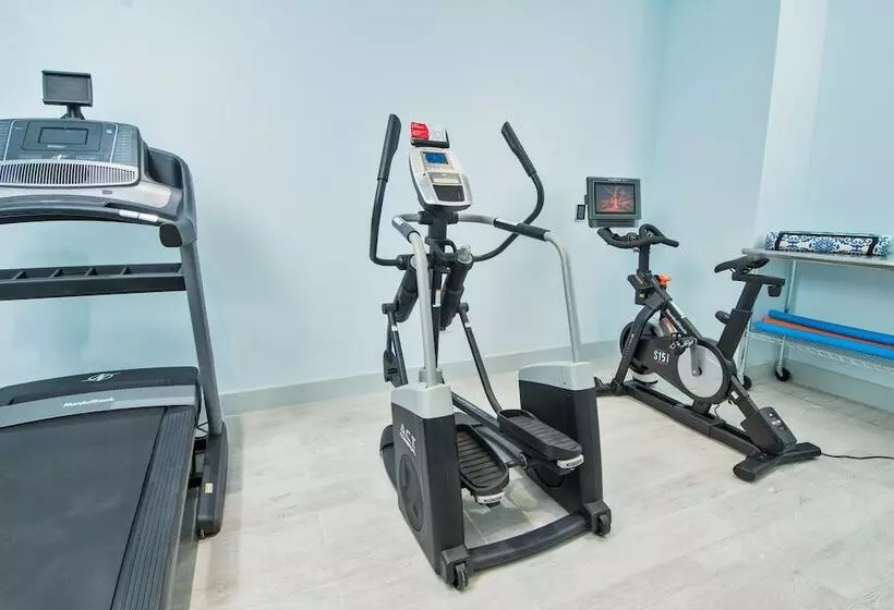 هتل Cane Garden Bay Beach