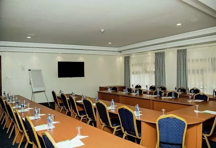 هتل Thika Greens Golf Resort