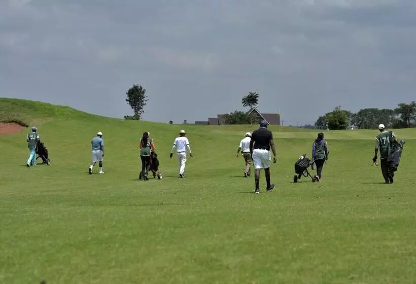 هتل Thika Greens Golf Resort