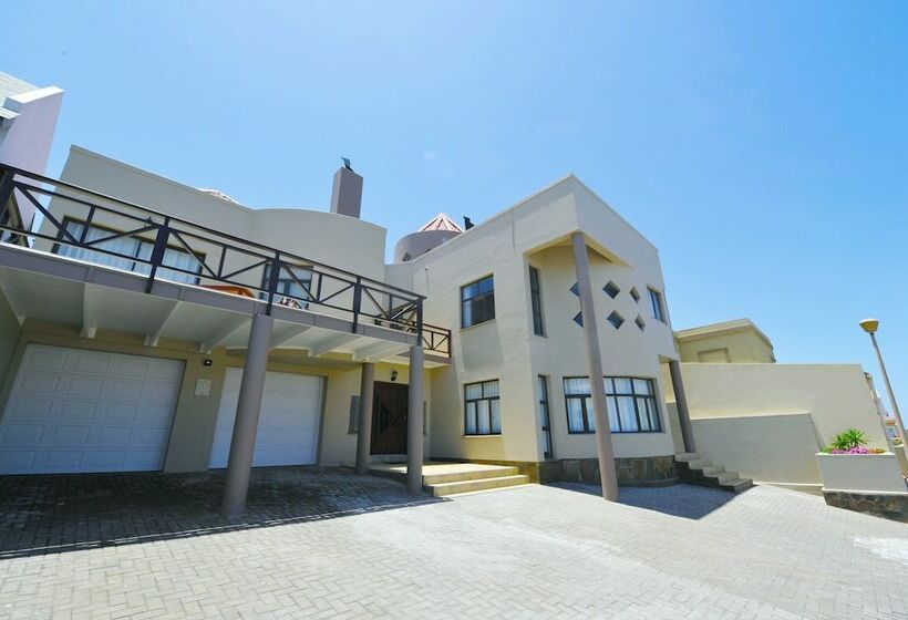 پانسیون Blue Lily Langstrand Self Catering