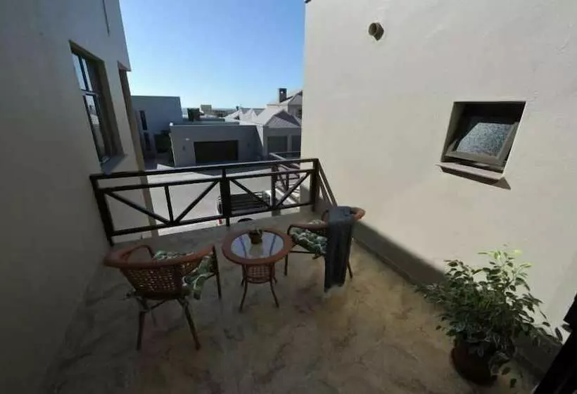 پانسیون Blue Lily Langstrand Self Catering