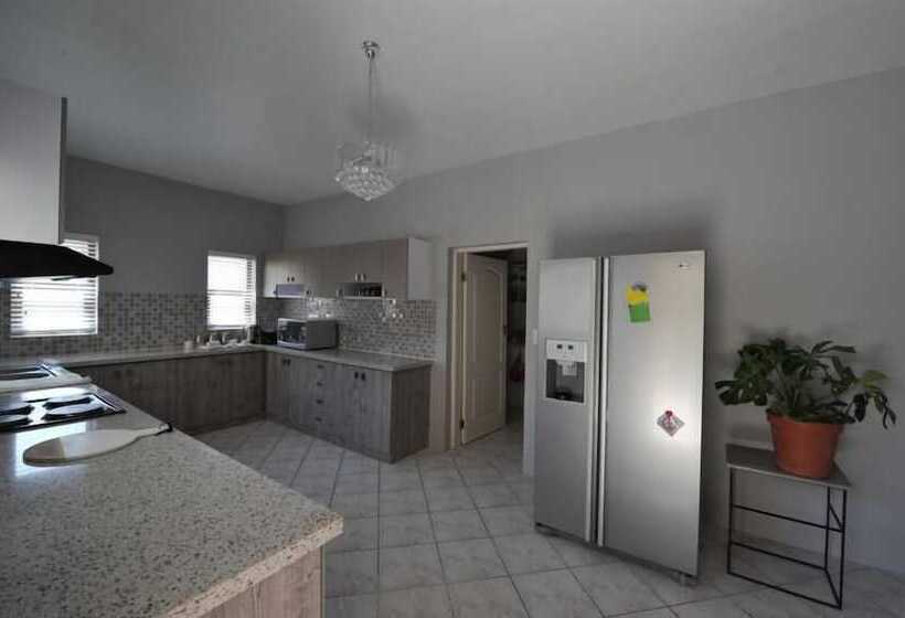 پانسیون Blue Lily Langstrand Self Catering