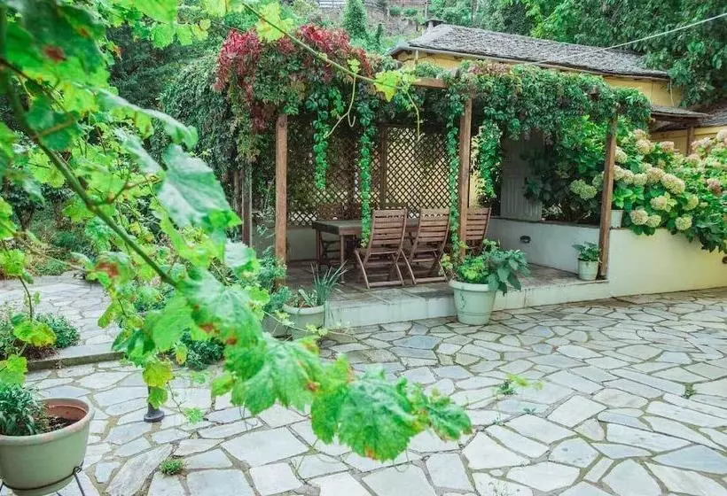 Majatalo Ellis Full Guest House