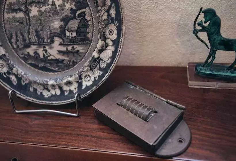 Majatalo Ellis Full Guest House