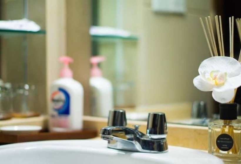 פנסיון Floral Hotel Limaroonthai Shuhe