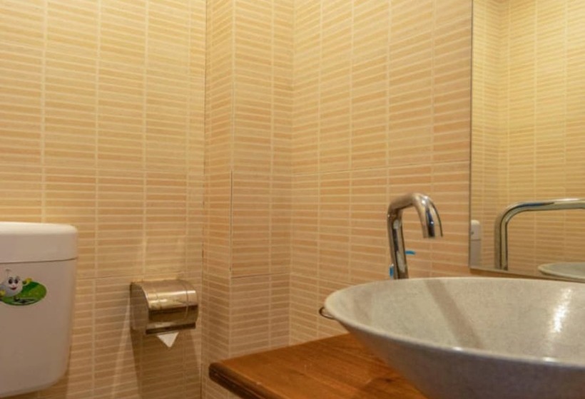 פנסיון Floral Hotel Limaroonthai Shuhe