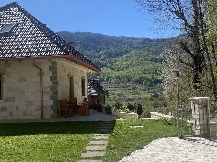 پانسیون Joen Village