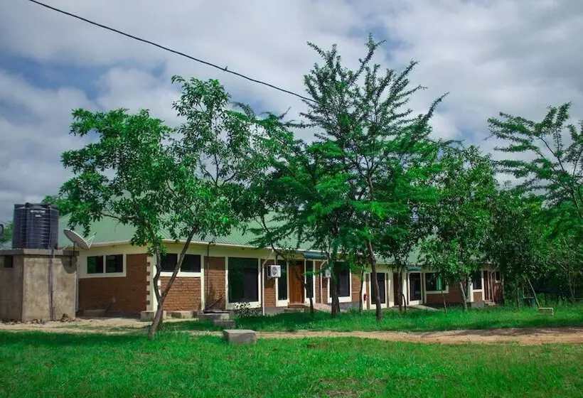 Majatalo Mantis Lodge & Camping Site