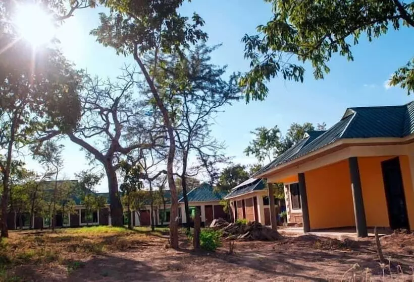 Majatalo Mantis Lodge & Camping Site