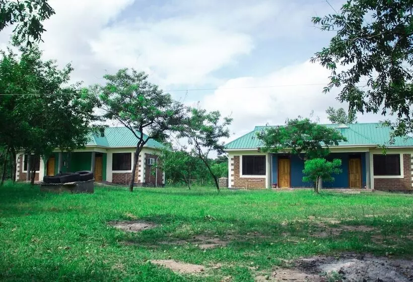 Majatalo Mantis Lodge & Camping Site